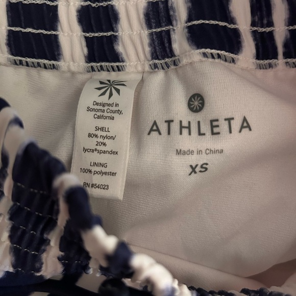ATHLETA Wave Break Smocked Short- Blue/ White Size X-Small - Picture 5 of 7